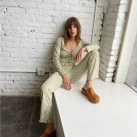 Lisa Says Gah Josie Pant Honeydew M Ribbed Space Dyed Split Flared Hem High Rise - Picture 2 of 15